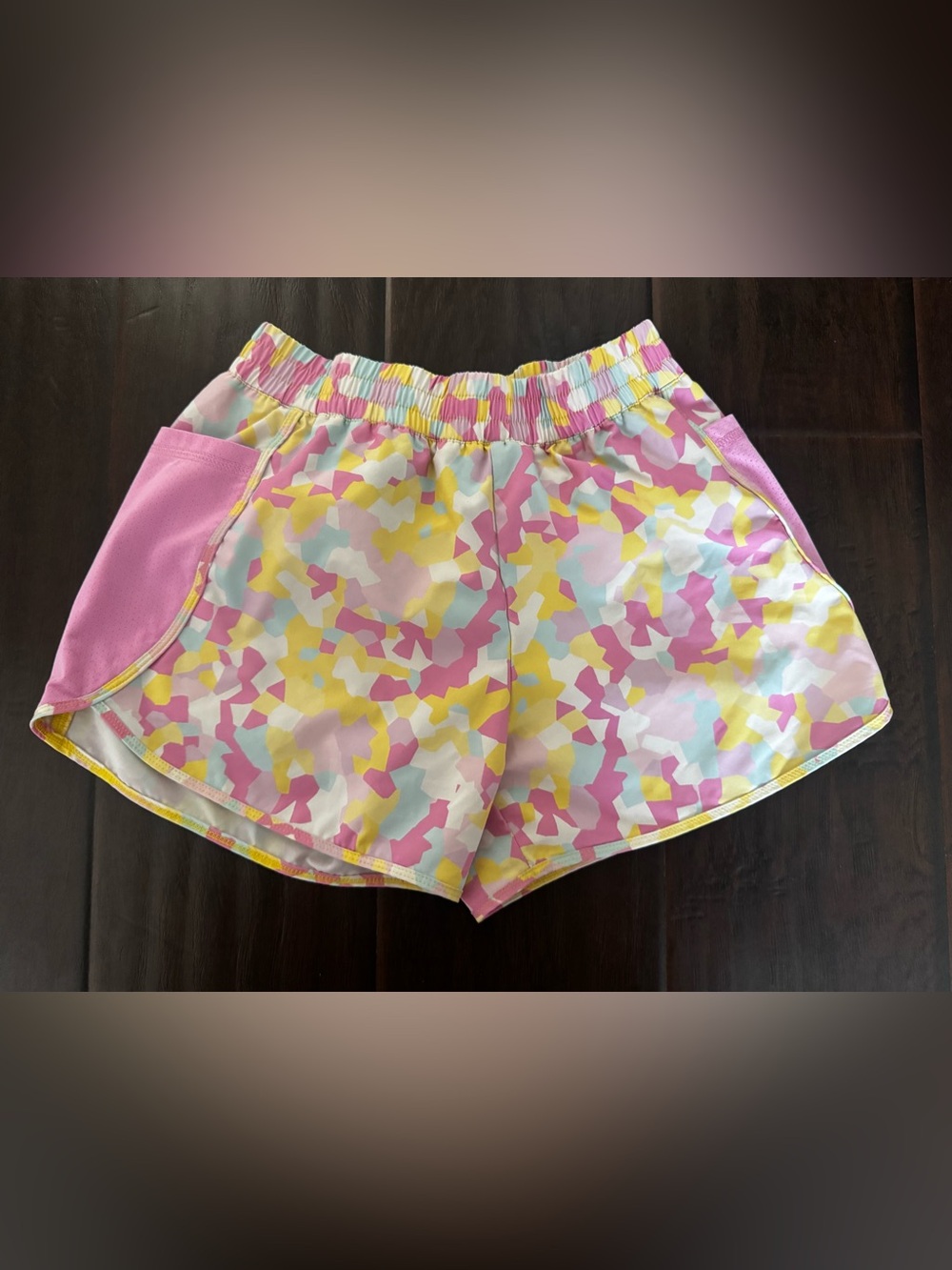 Lands end athletic shorts kids size L 10/12
In very good condition